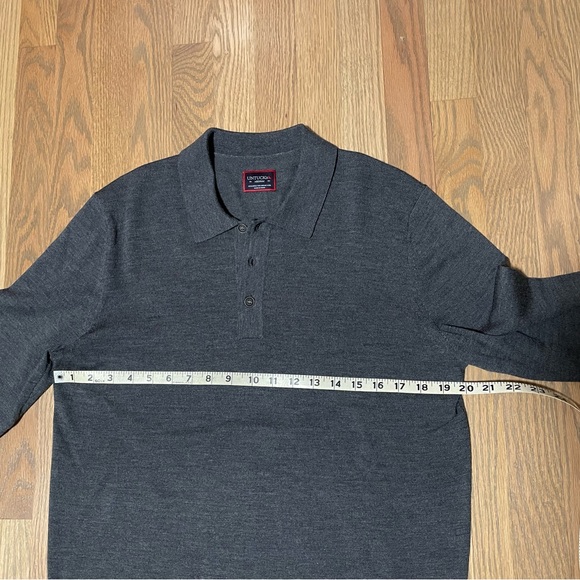 Untuckit. Fine knit merino button collar sweater - Picture 4 of 5
